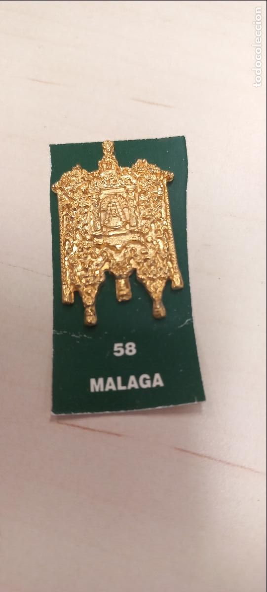 Antig&uuml;edades: MALAGA. 58. ESTANDARTE DE HERMANDAD ROCIERA. VIRGEN DEL ROCIO. MINIATURA. INSIGNIA.