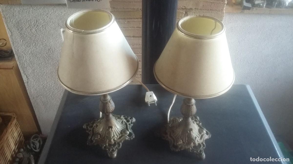 Antig&uuml;edades: LOTE DOS LAMPARAS MESILLA CON PIE DE BRONCE. FUNCIONANDO. - Foto 1