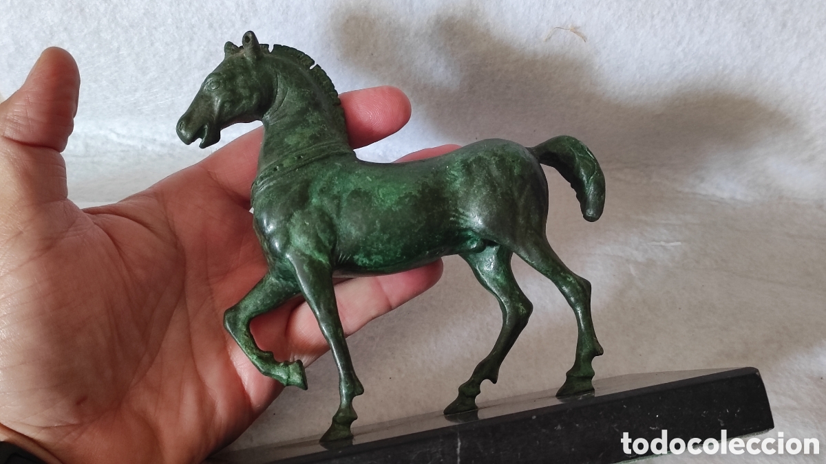 Antig&uuml;edades: Caballo de bronce siglo XIX - Foto 1