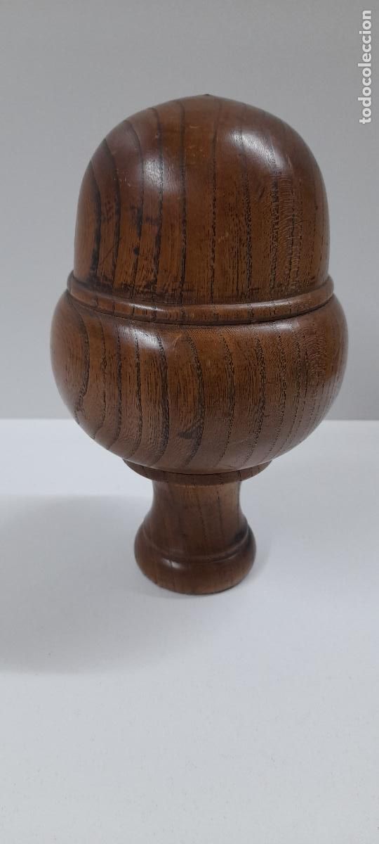 Antig&uuml;edades: ANTIGIO REMATE EN FORMA DE BELLOTA PARA BARANDILLA DE ESCALERA . REALIZADO EN ROBEL . ALTURA 19 CM