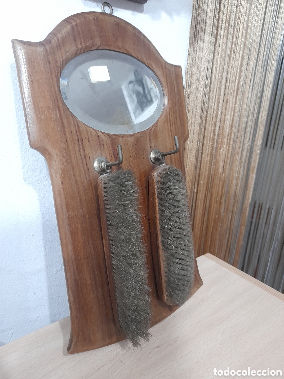 Antig&uuml;edades: Cepillos para ropa con soporte - Foto 2