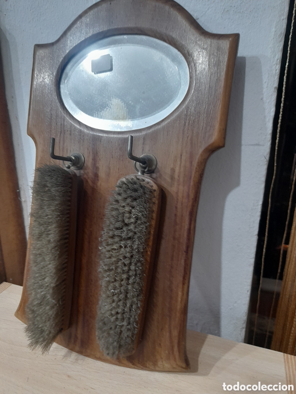 Antig&uuml;edades: Cepillos para ropa con soporte - Foto 3