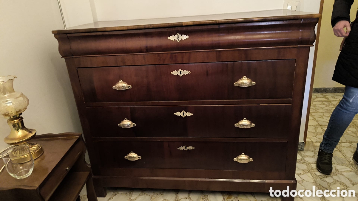 Antig&uuml;edades: C&oacute;moda antigua restaurada. - Foto 1
