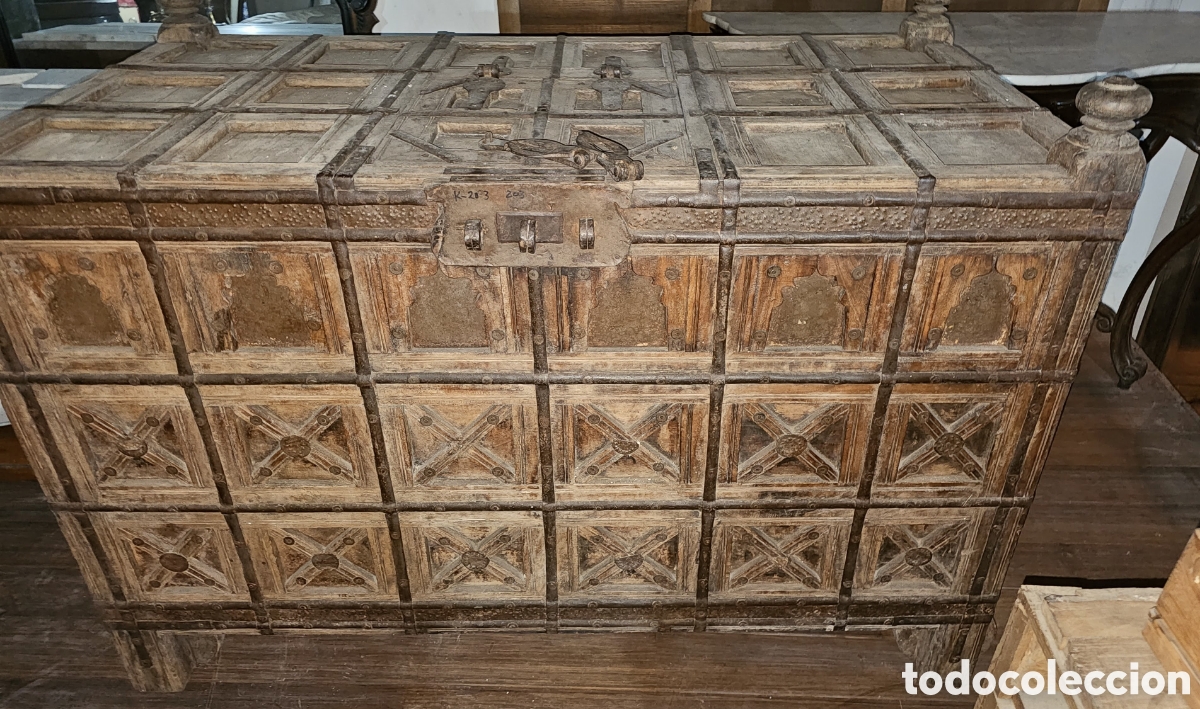 Antig&uuml;edades: Arc&oacute;n Indio antiguo de madera - Foto 1