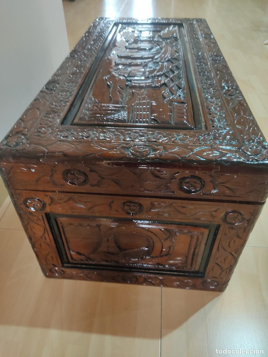 Antig&uuml;edades: Ba&uacute;l antiguo de madera tallado - Foto 3