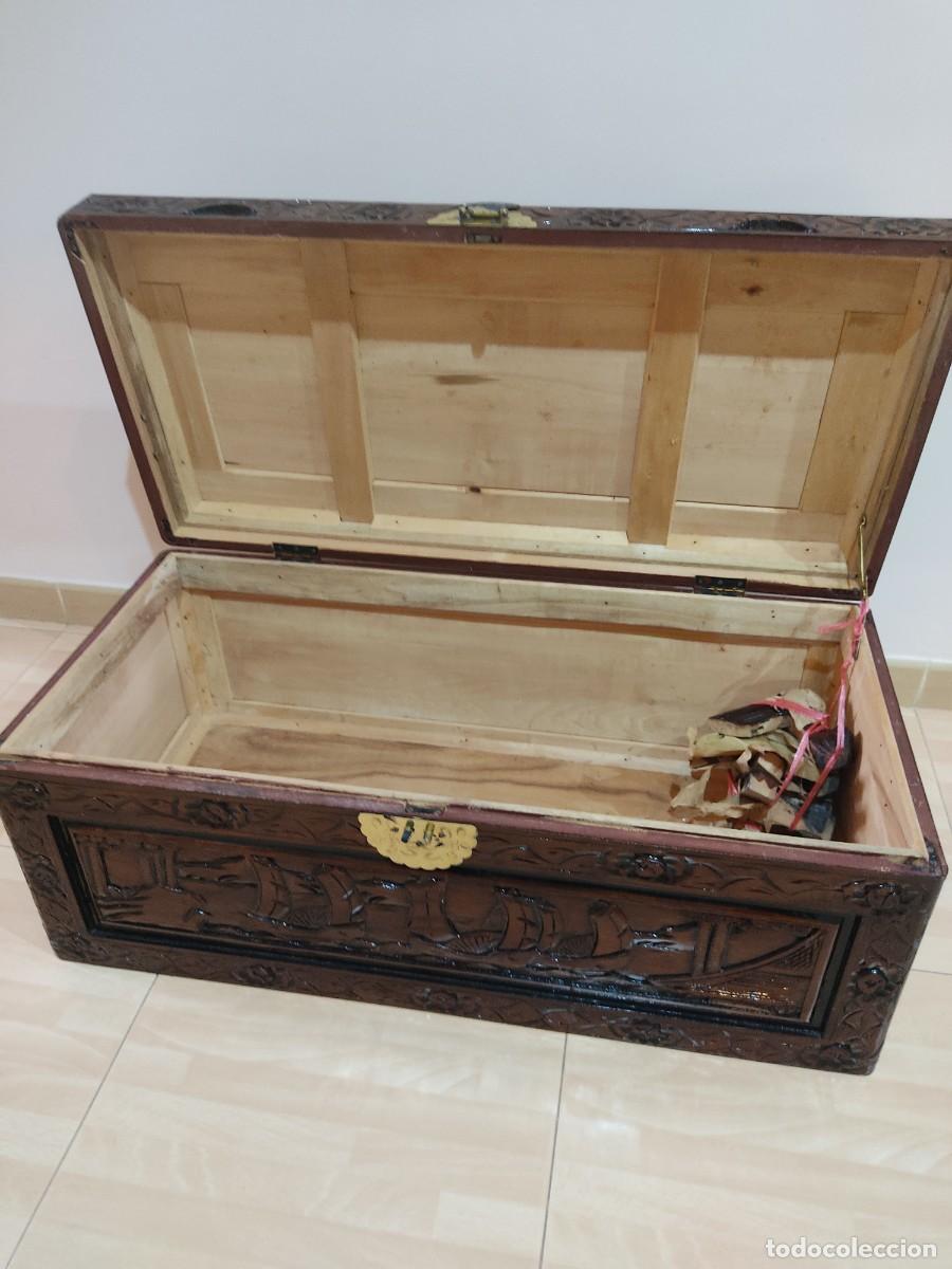 Antig&uuml;edades: Ba&uacute;l antiguo de madera tallado - Foto 5