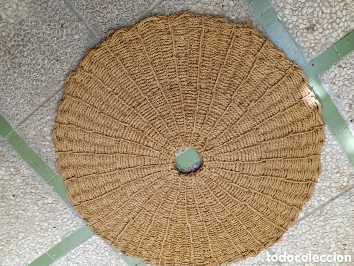 Antig&uuml;edades: CAPACHO DE CUERDA UTILIZADO COMO ALFOMBRA