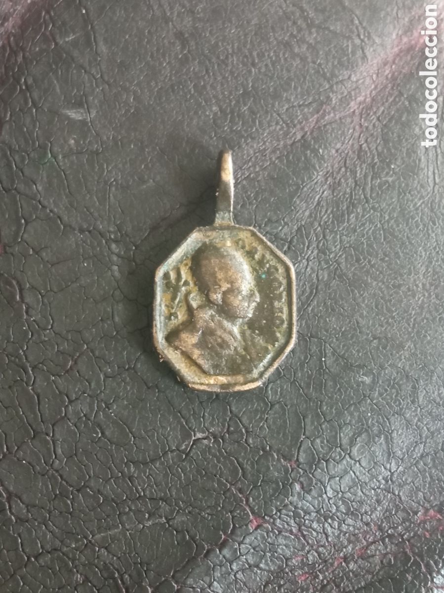 Antig&uuml;edades: Antigua medalla a Doble cara, San Gregorio, mide 22 mm de altura, siglo XVIII - XIX