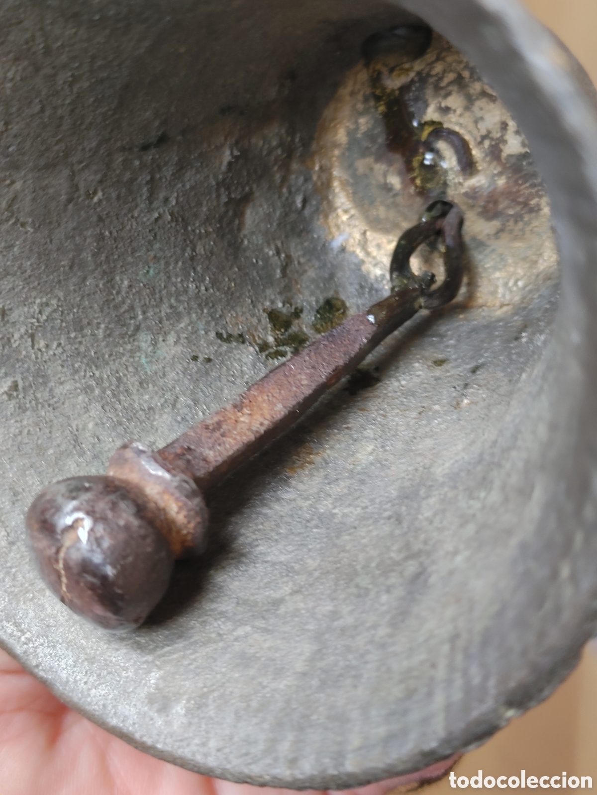 Antig&uuml;edades: Antigua campana de bronce. Con flor de Lis. - Foto 5