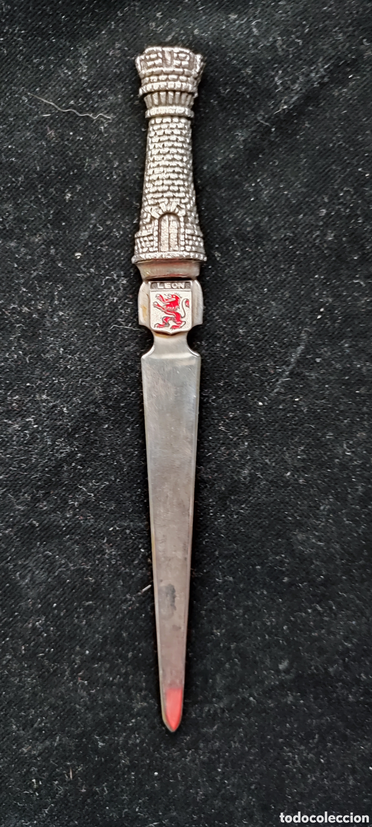 Antig&uuml;edades: Antiguo abrecartas con el escudo de Le&oacute;n