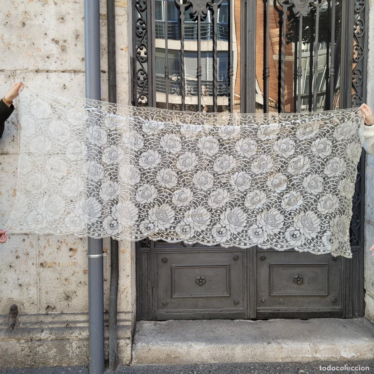 Antig&uuml;edades: Antigua Mantilla de encaje blanco - Foto 1