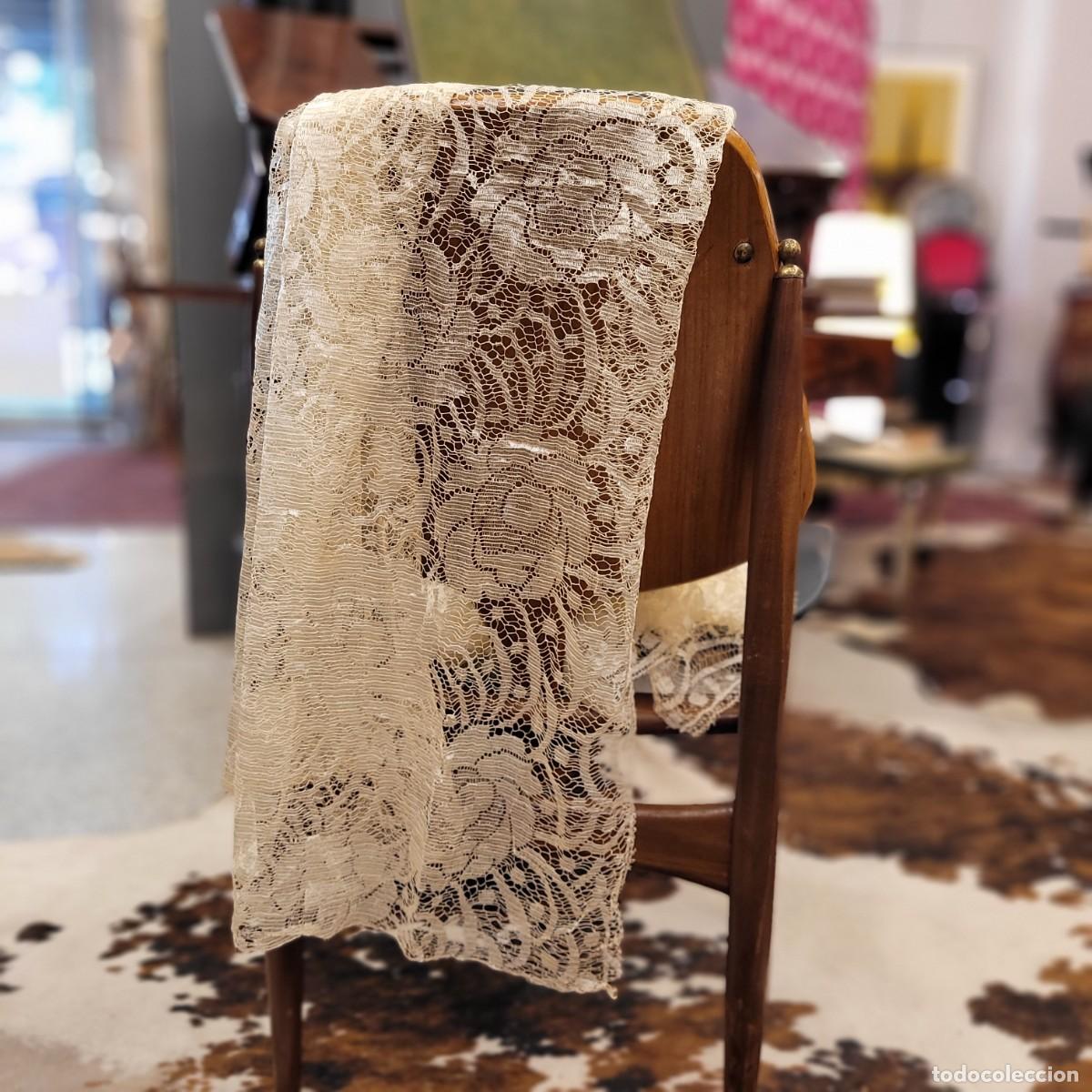Antig&uuml;edades: Antigua Mantilla de encaje blanco - Foto 2