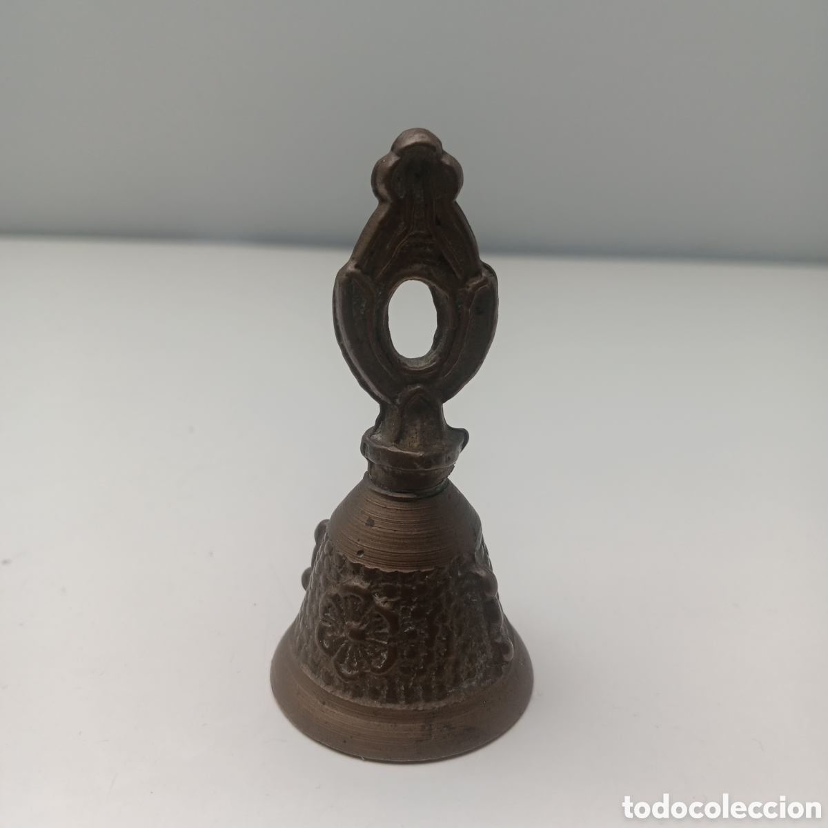 Antig&uuml;edades: Campanilla antigua de bronce - Foto 1