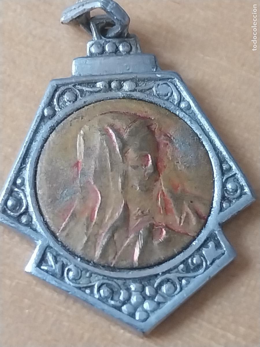 Antig&uuml;edades: VIRGEN MEDALLA GEOMETRIA CURIOSA 2.51CMS ALTO USADA