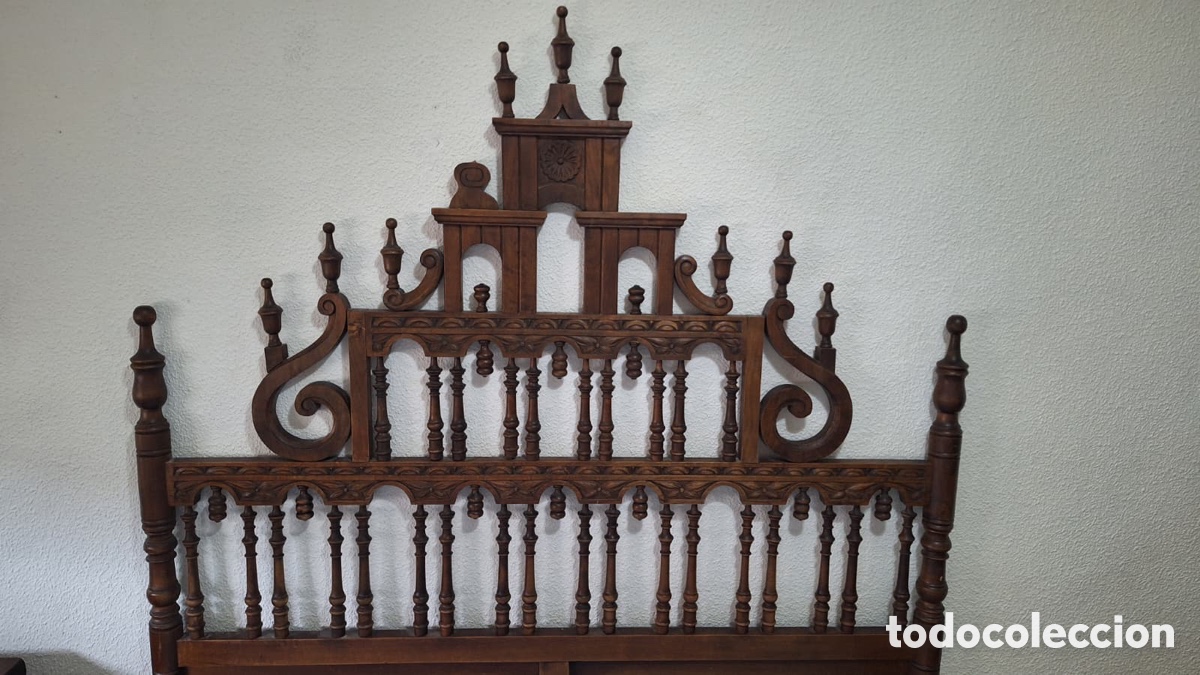 Antig&uuml;edades: Dormitorio antiguo de madera bien conservado - Foto 1