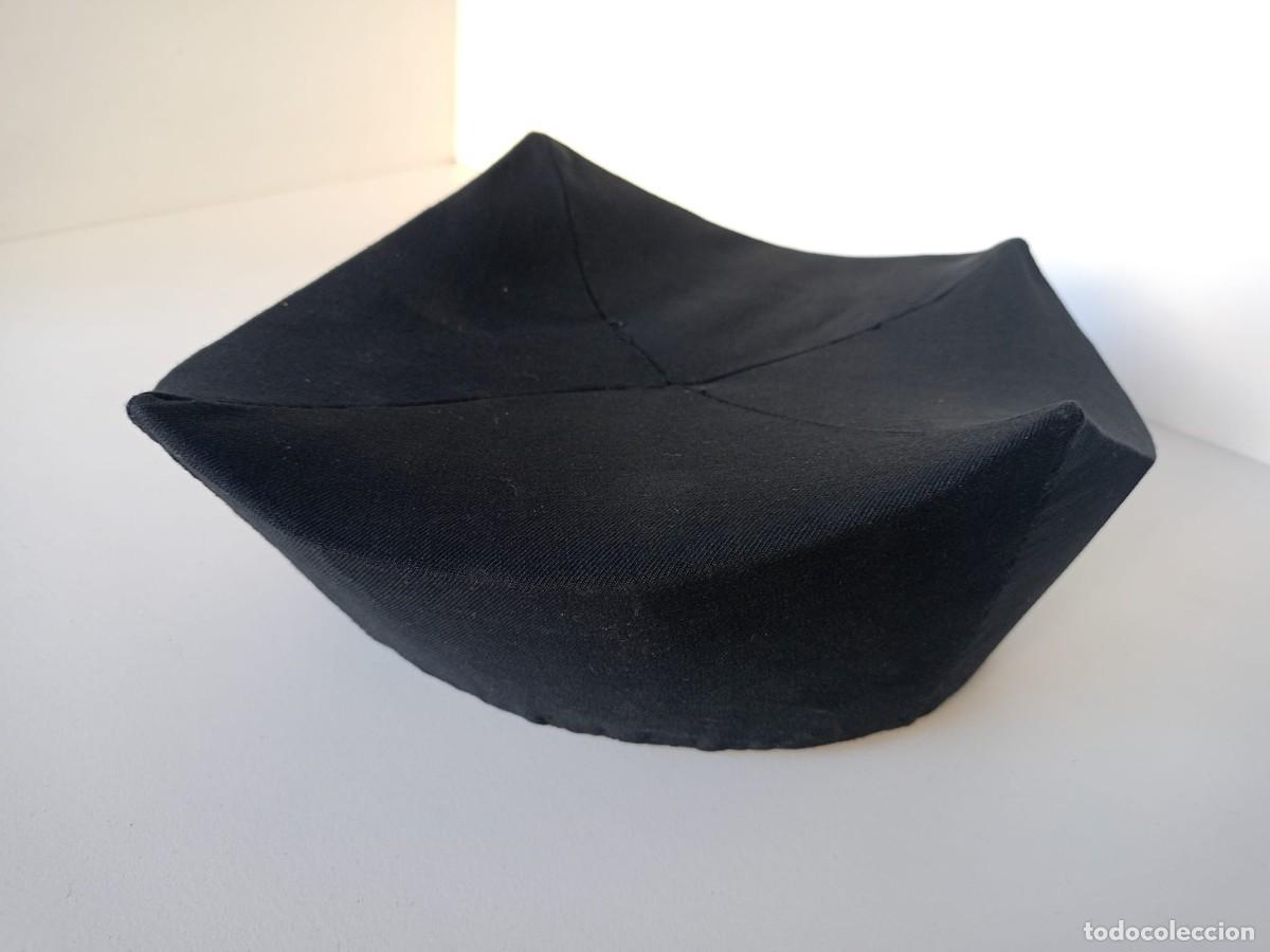 Antig&uuml;edades: Antiguo gorro de cura (bonete) - Foto 1
