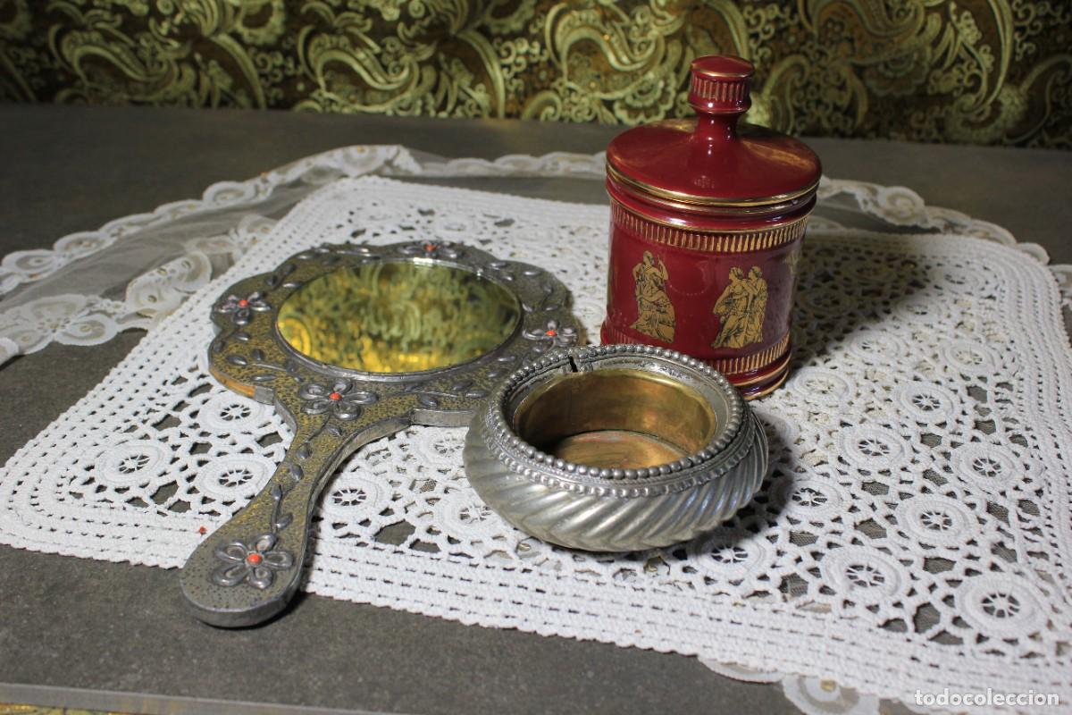 Antig&uuml;edades: Conjunto Tocador, espejo, bote, recipiente - Foto 1