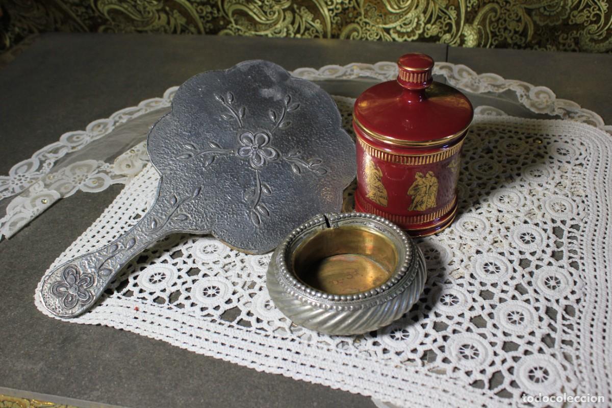 Antig&uuml;edades: Conjunto Tocador, espejo, bote, recipiente - Foto 4