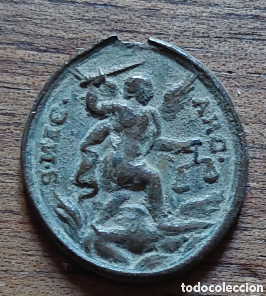 Antig&uuml;edades: Antigua medalla San Miguel Arc&aacute;ngel y Santos evangelios
