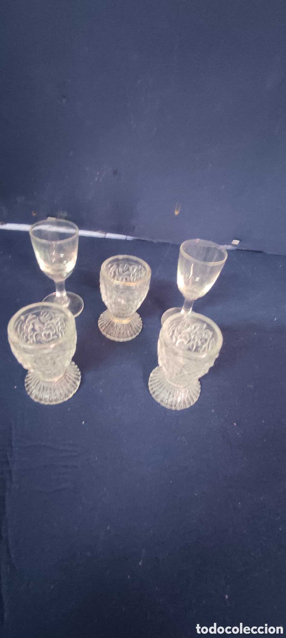 Antig&uuml;edades: Juego 5 vasos de licor - Foto 4
