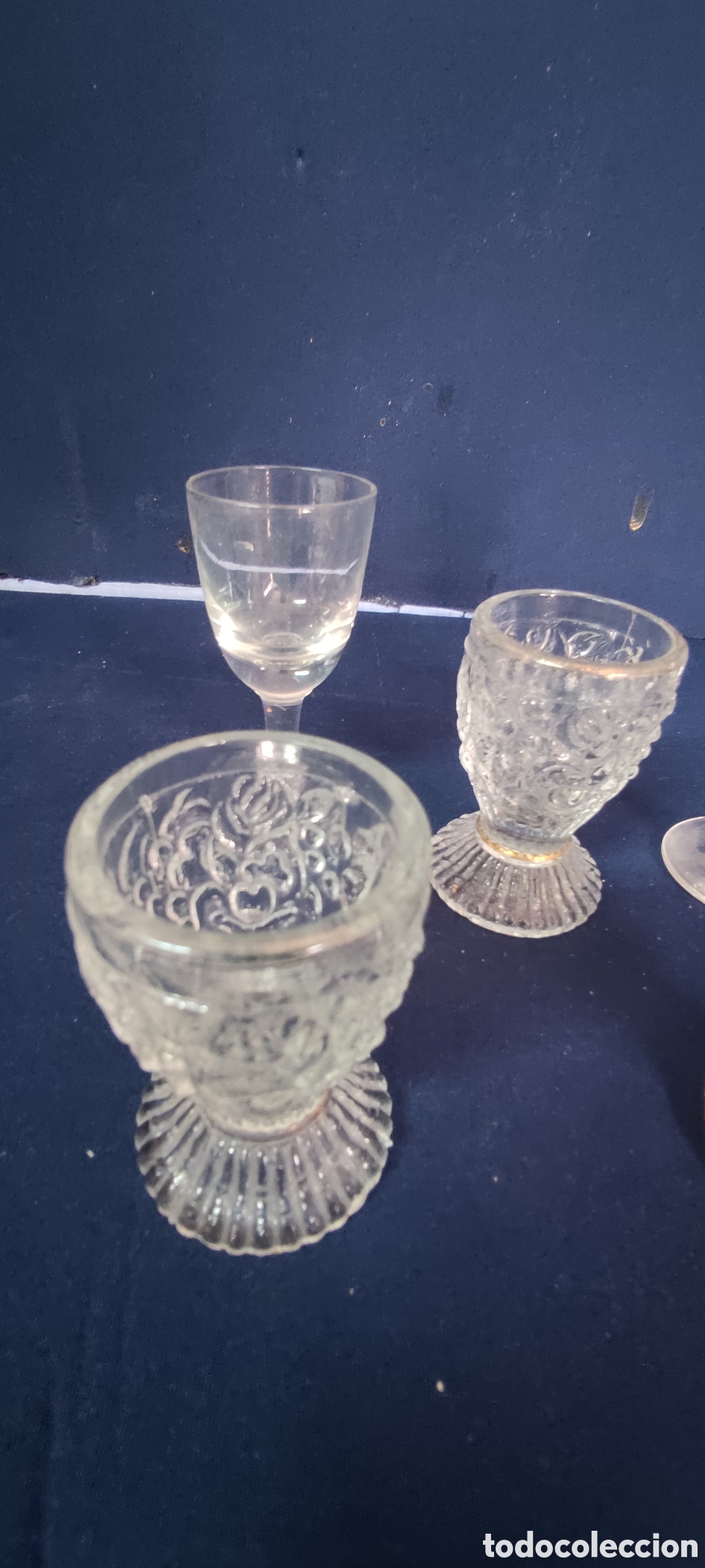 Antig&uuml;edades: Juego 5 vasos de licor - Foto 6