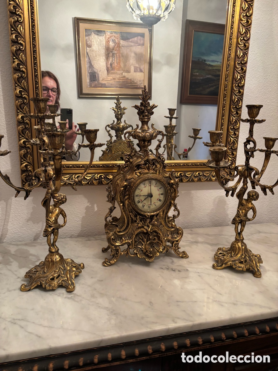 Antig&uuml;edades: Reloj y candelabros de bronce - Foto 2