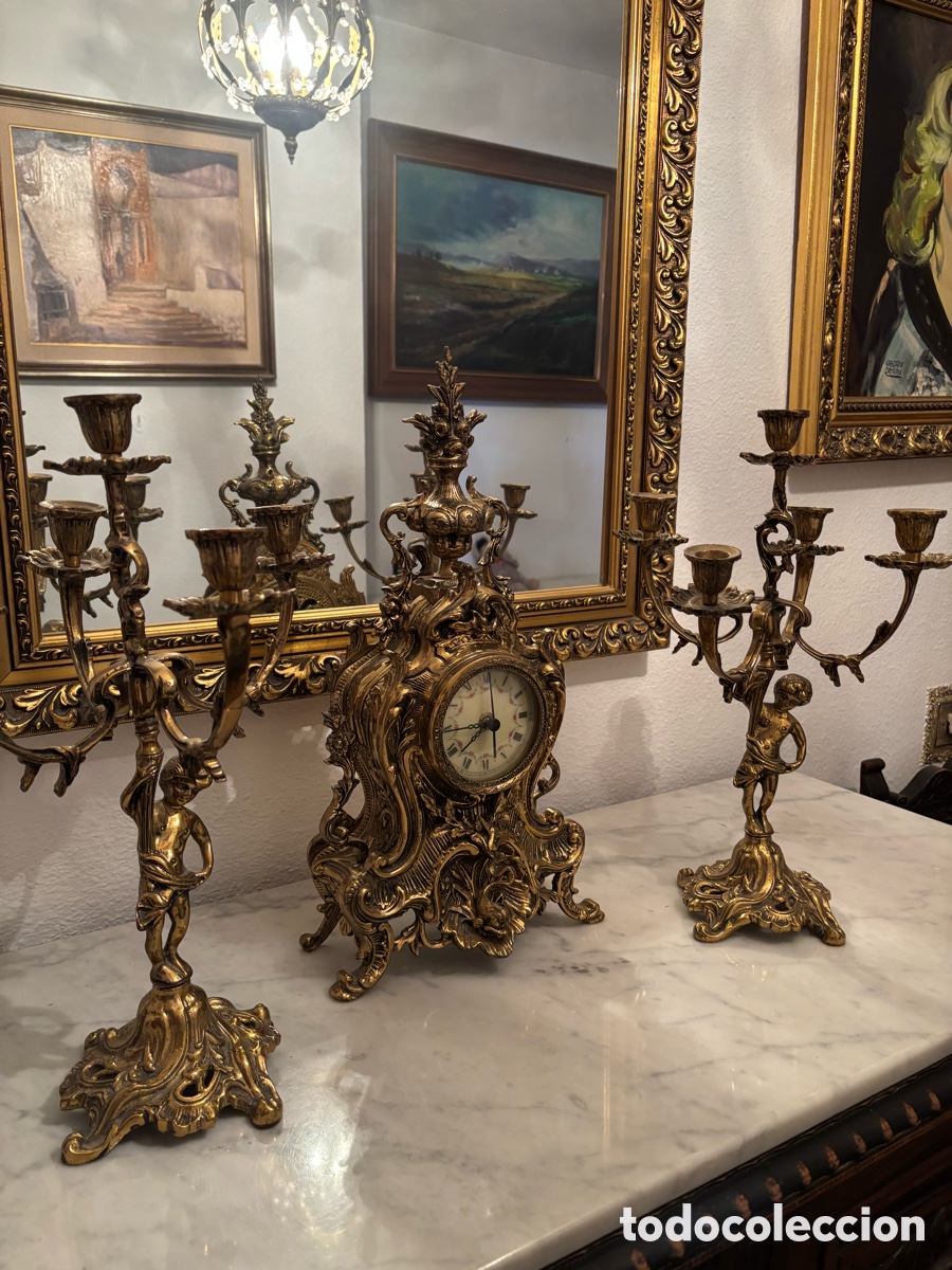 Antig&uuml;edades: Reloj y candelabros de bronce - Foto 1