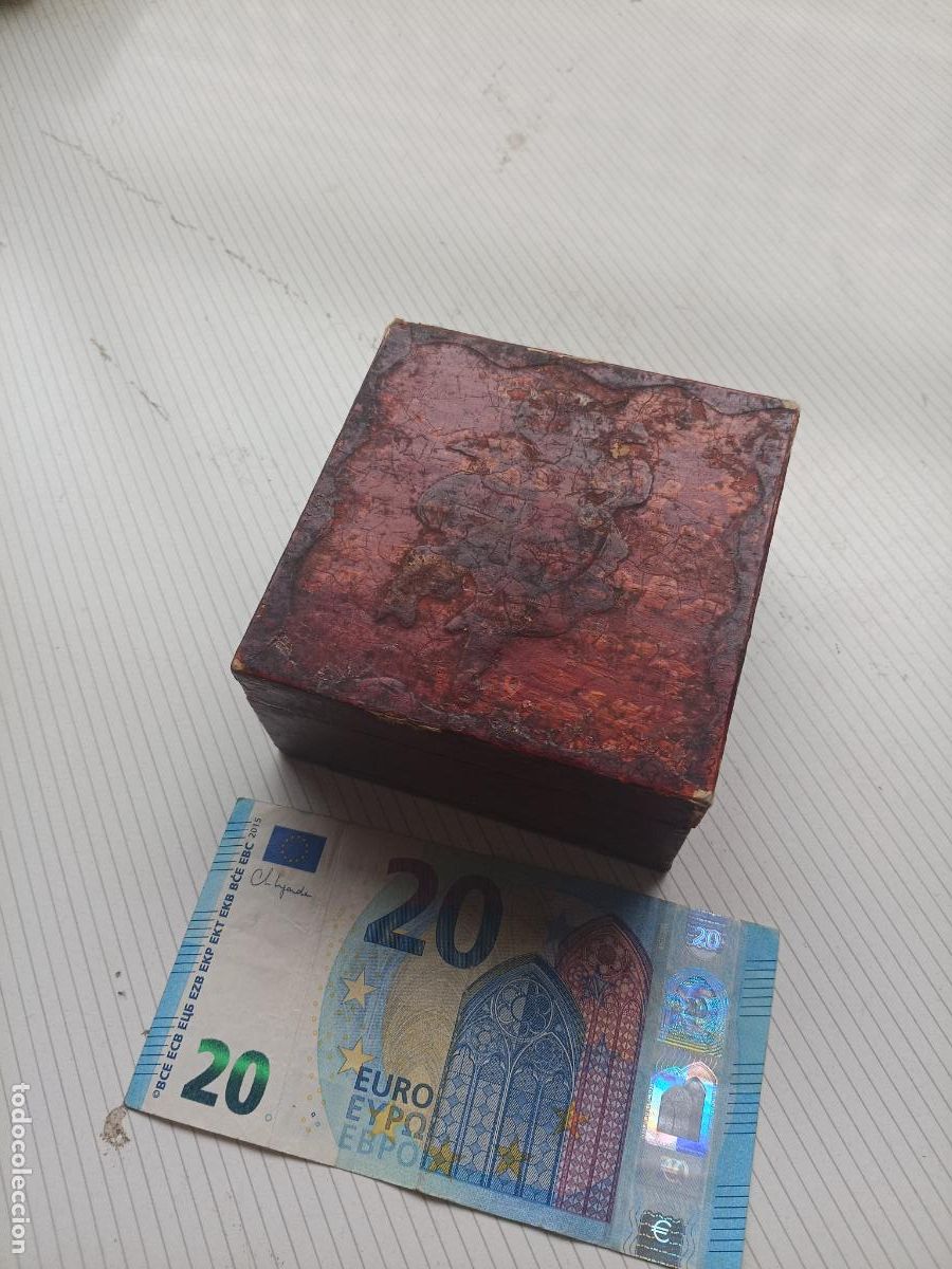 Antig&uuml;edades: Caja de madera estilo antiguo