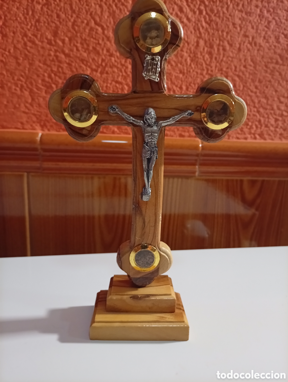 Antig&uuml;edades: Crucifijo de madera y metal - Foto 1