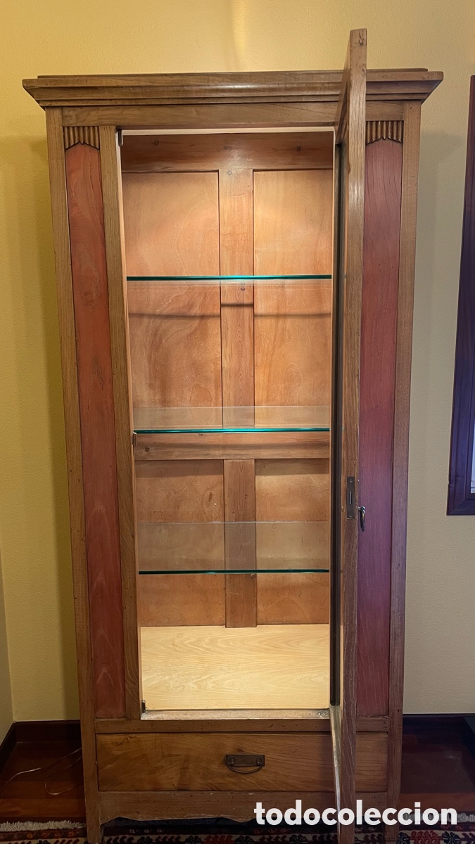 Antig&uuml;edades: Mueble vitrina de casta&ntilde;o macizo - Foto 1