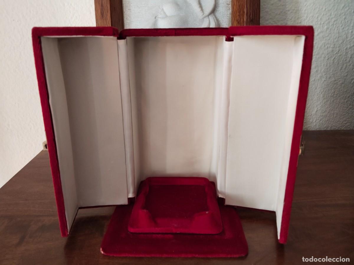 Antiques: Caja armario para figuras o joyas. Antigua.