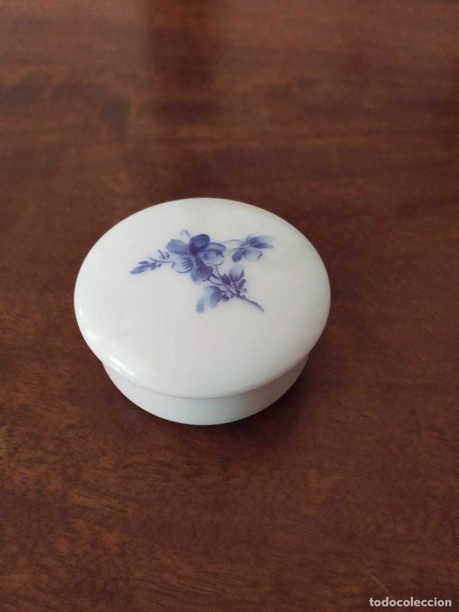 Antiquit&eacute;s: Cajita de cer&aacute;mica. Perfumer&iacute;a B&aacute;mbola de Badajoz.