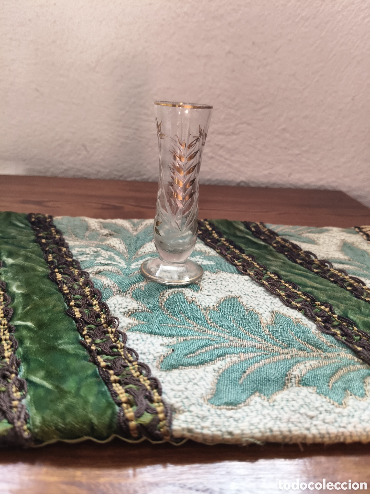 Antig&uuml;edades: Jarron violetero de Cristal tallado y oro Santa Lucia Cartagena Murcia para capilla Virgen miniatura