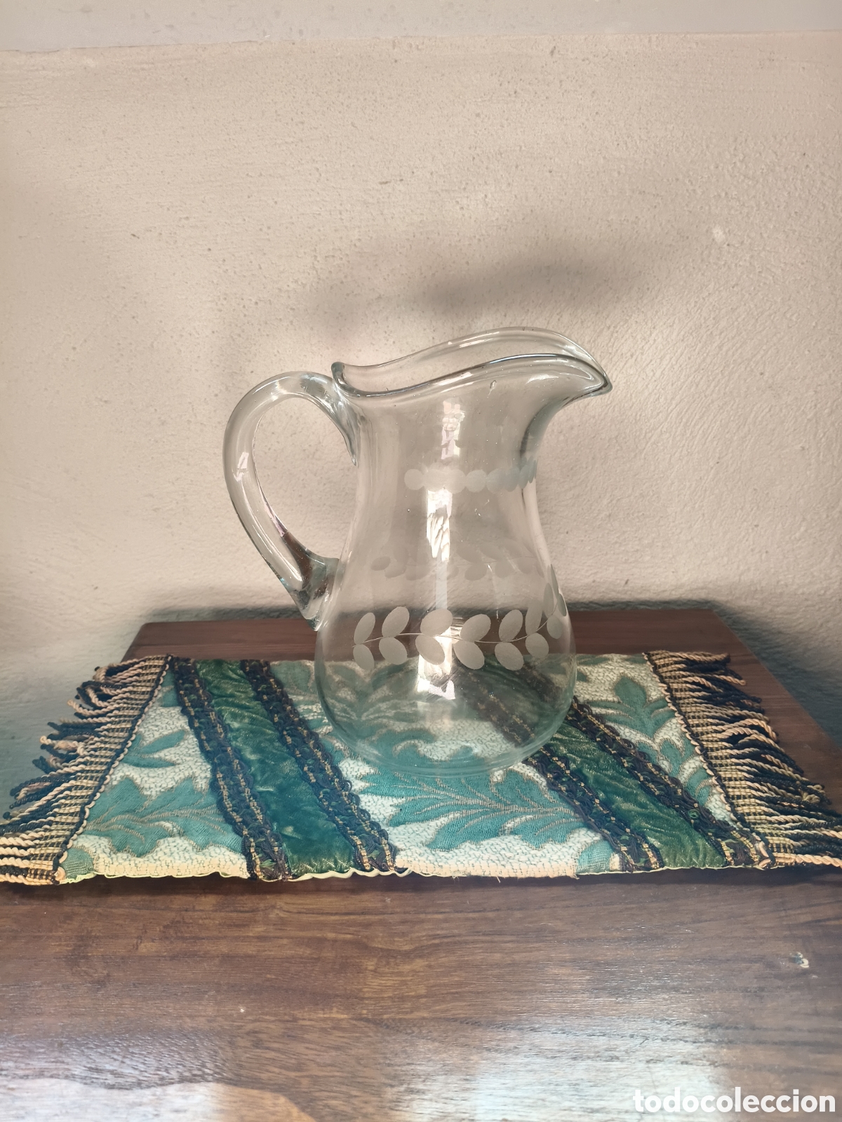 Antig&uuml;edades: Antigua jarra de cristal tallado al &aacute;cido y soplado