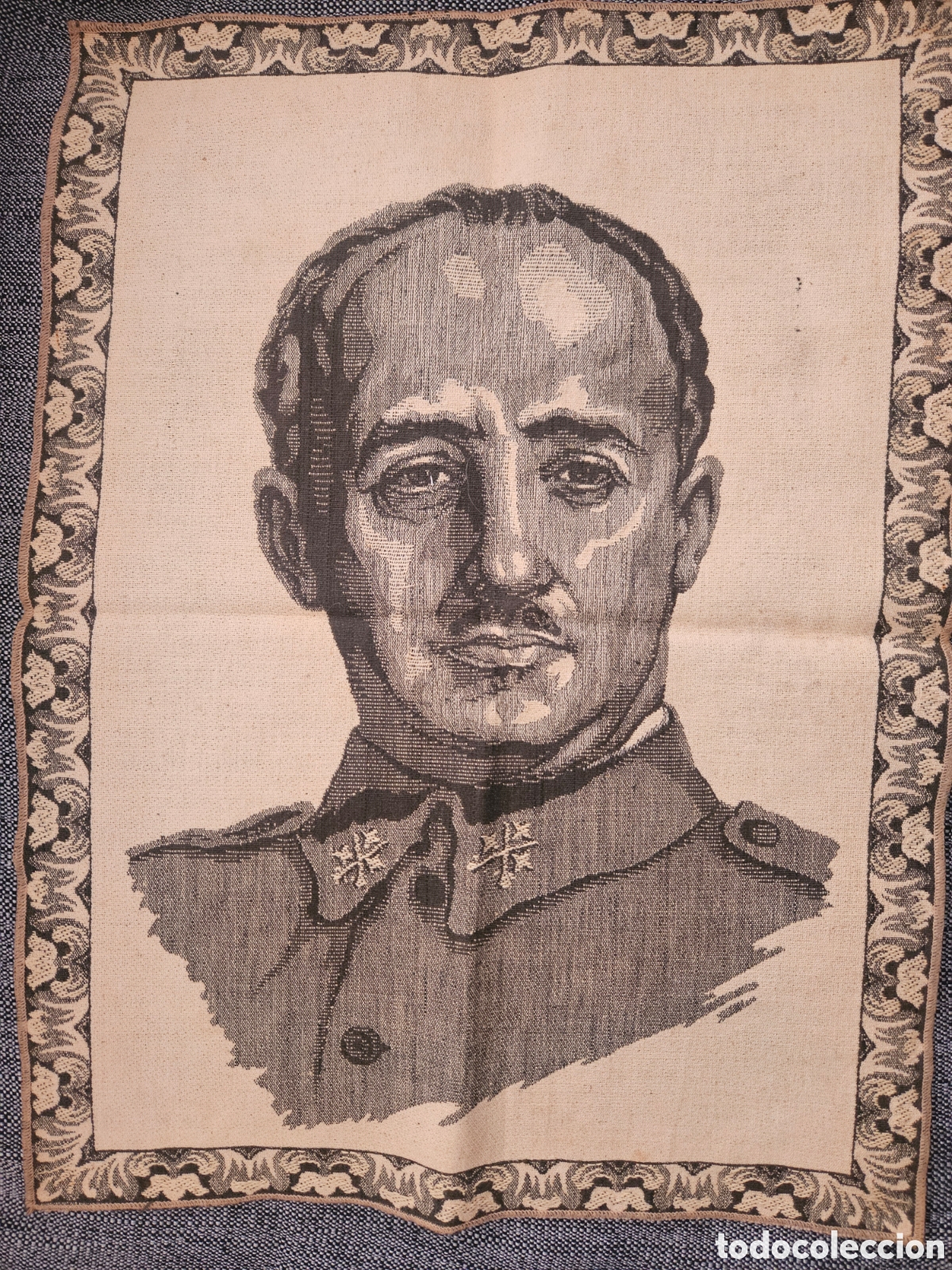 Antiguidades: Tapiz en bordado plano.