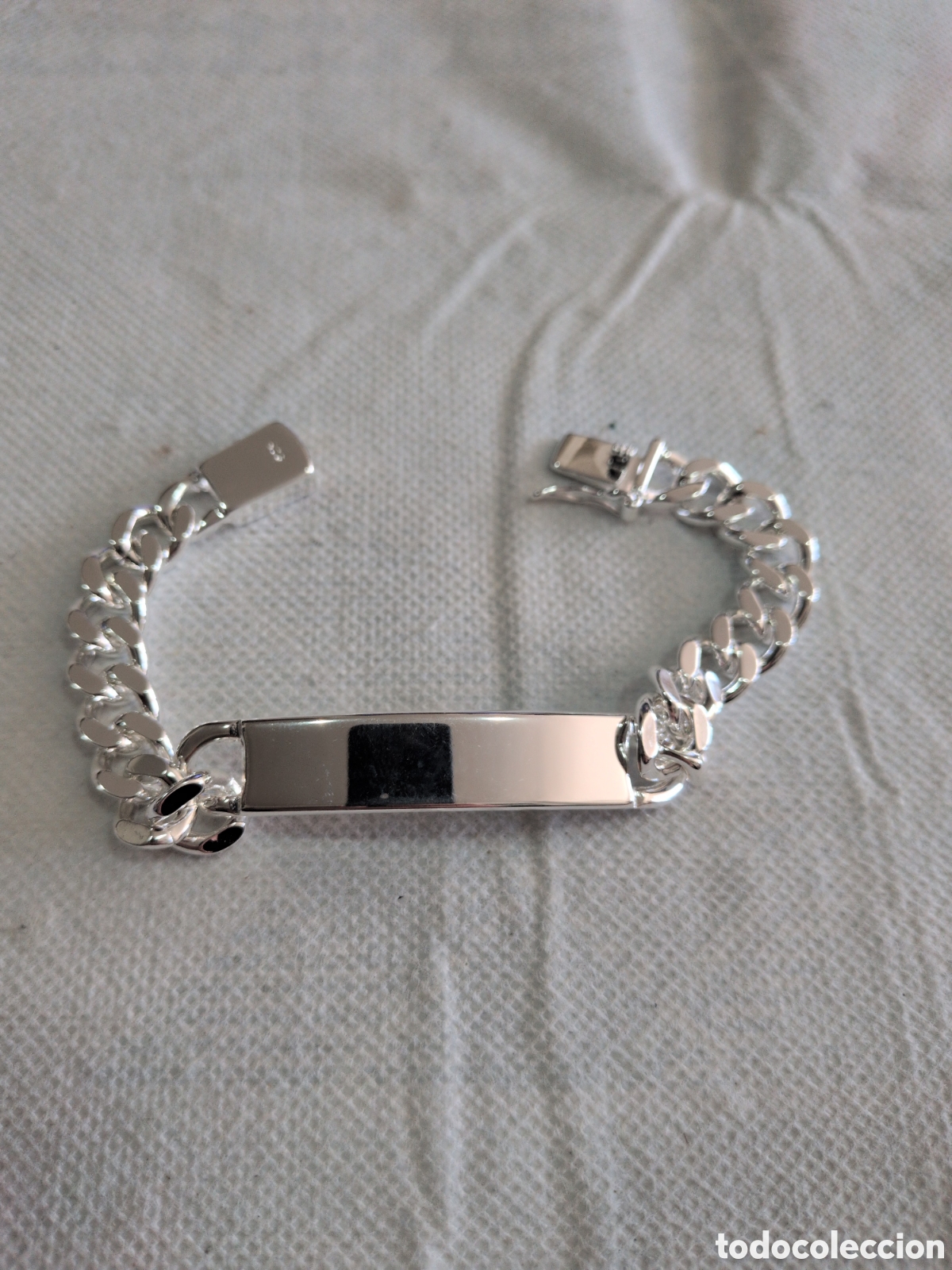 Antig&uuml;edades: Esclava maciza de plata con sello 925 (sin grabar).