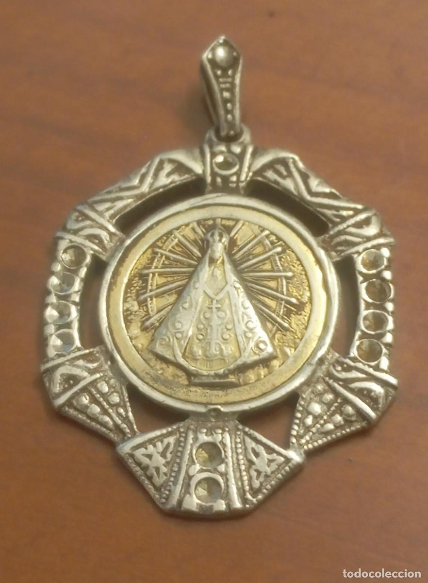 Antiques: Broche devocional de la Virgen de Luj&aacute;n. Plata y ba&ntilde;o oro.