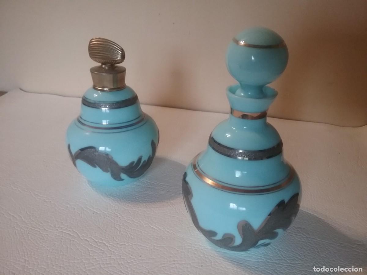 Antiques: CONJUNTO DE PERFUMEROS DE OPALINA AZUL DECORADA