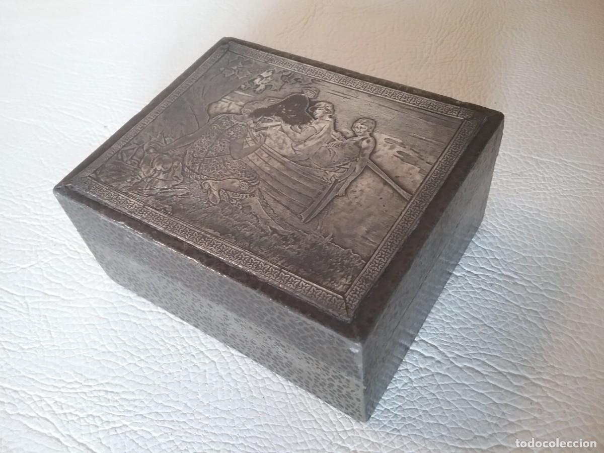 Antiquit&auml;ten: ANTIGUA CAJA JOYERO CON METAL REPUJADO