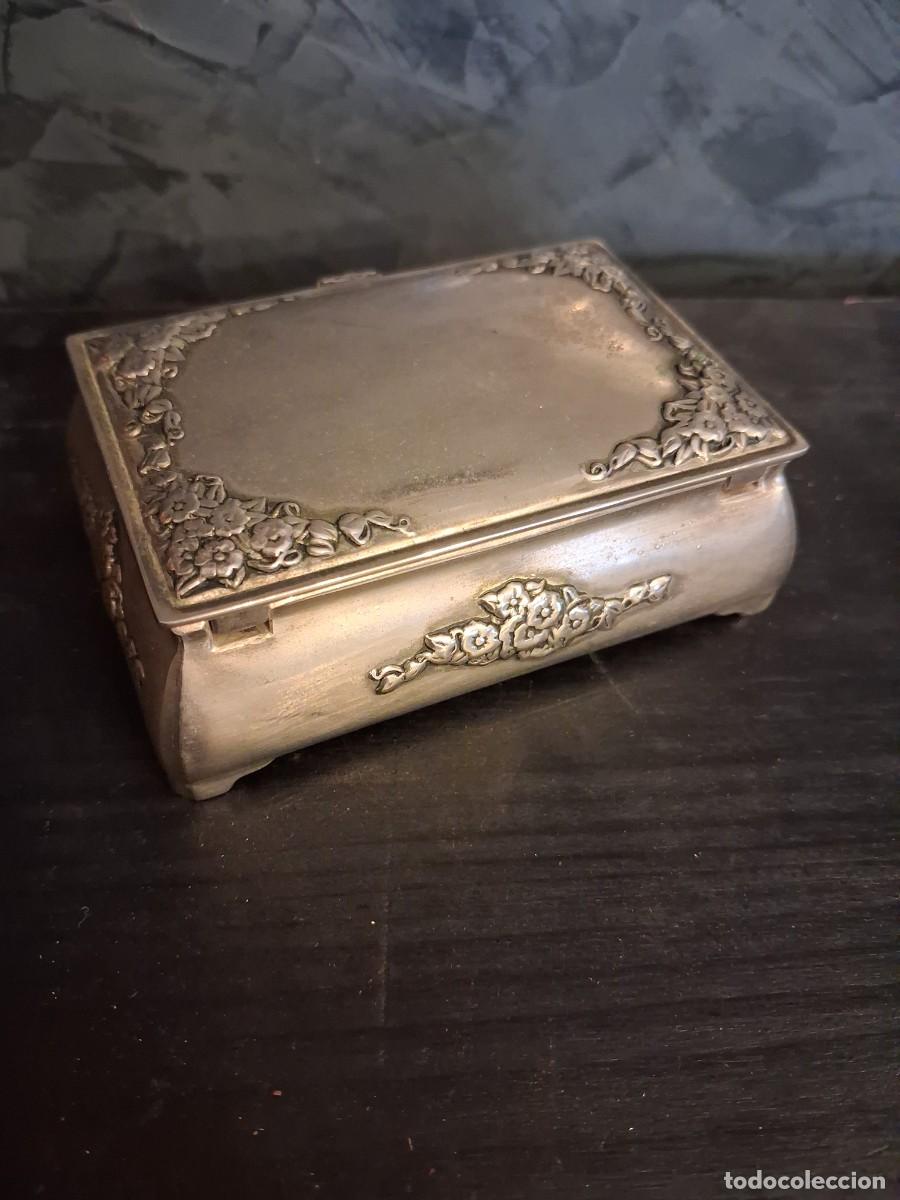 Antiquit&auml;ten: PRECIOSA CAJA METAL DETALLES FLORES