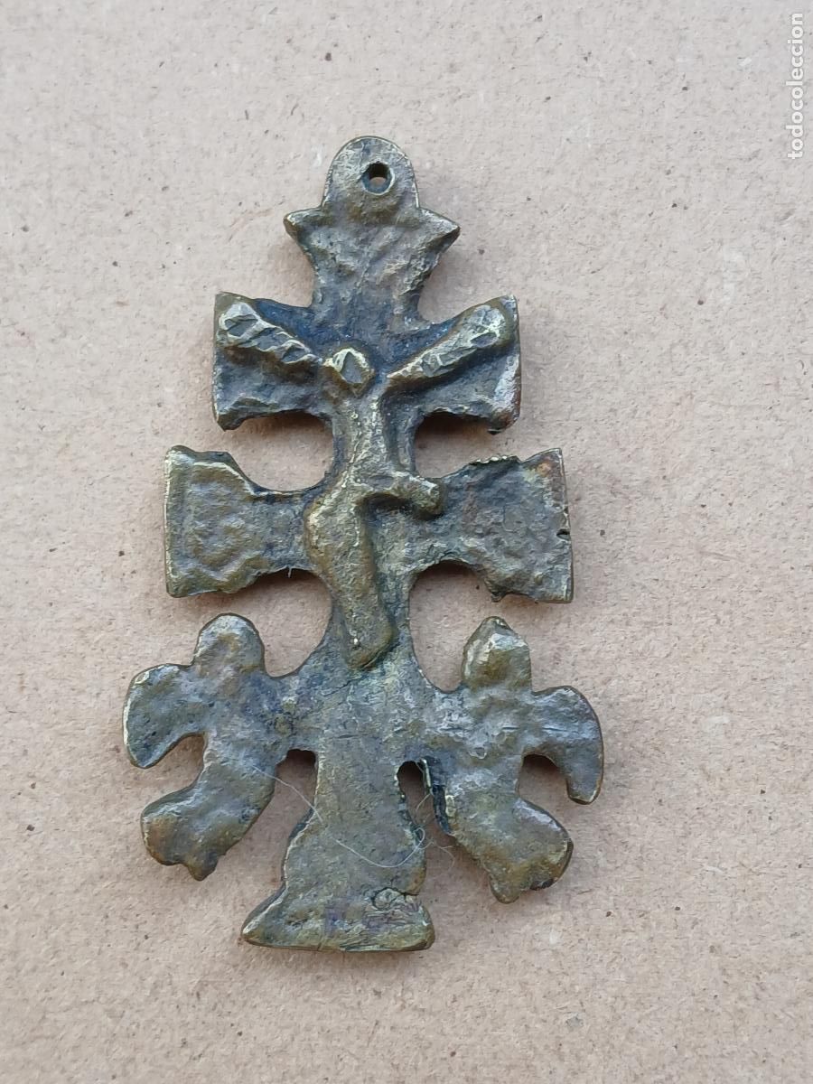 Antig&uuml;edades: CRUZ DE CARAVACA DE BRONCE. SIGLO XVIII