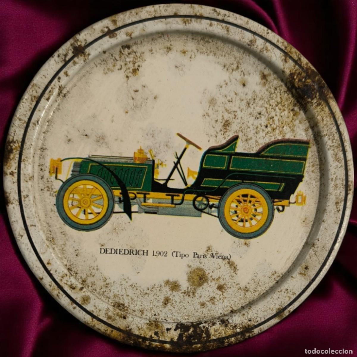 Antiquit&eacute;s: Antiguo Platillo Met&aacute;lico Con Coche 1902 &ndash; Ilustraci&oacute;n Cl&aacute;sica Automovilismo Vintage