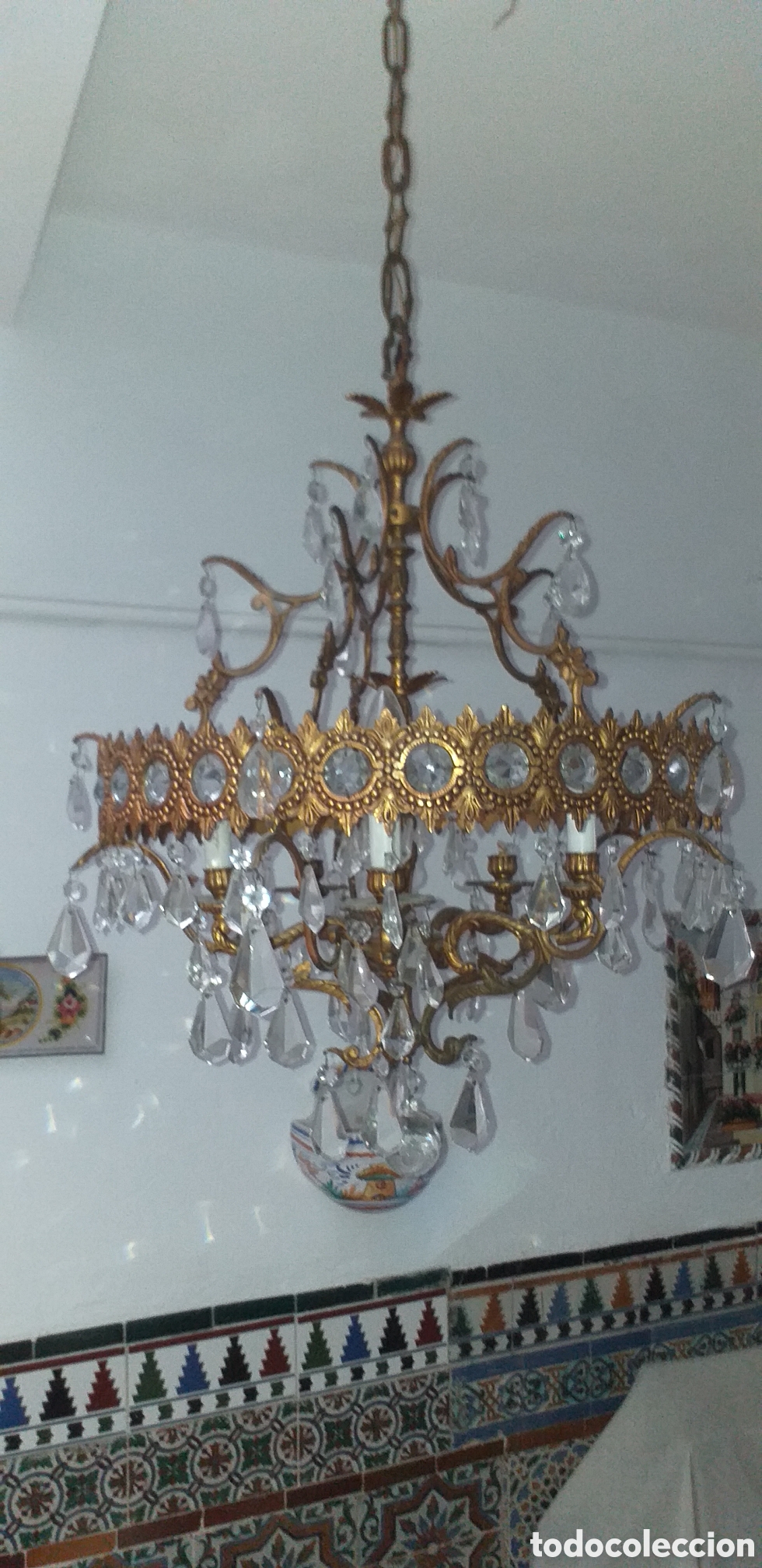 Antig&uuml;edades: L&aacute;mpara de techo cl&aacute;sica en metal y vidrio.