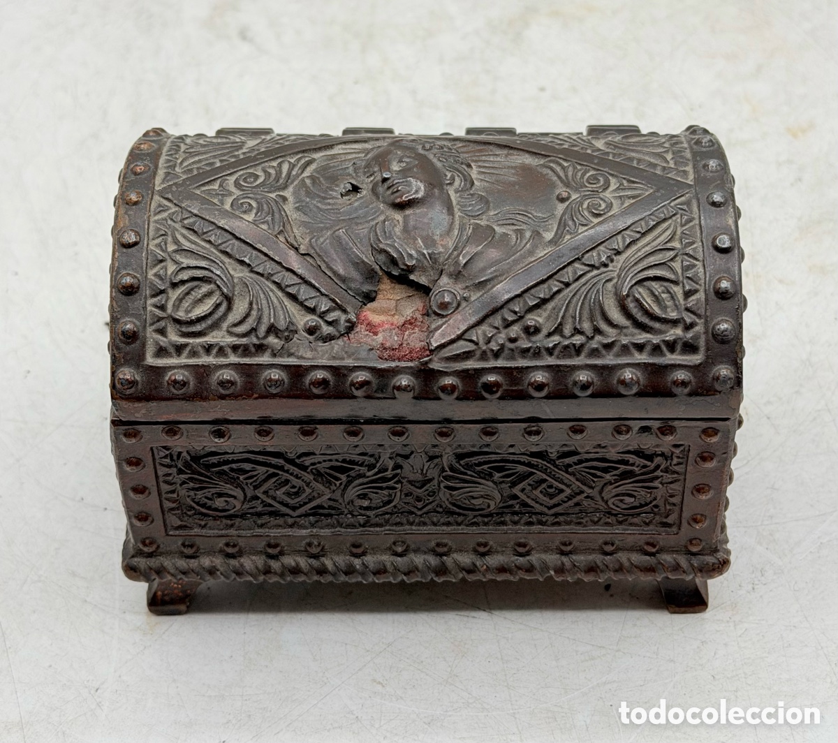 Antiquit&auml;ten: Antiguo Cofre de Relieves