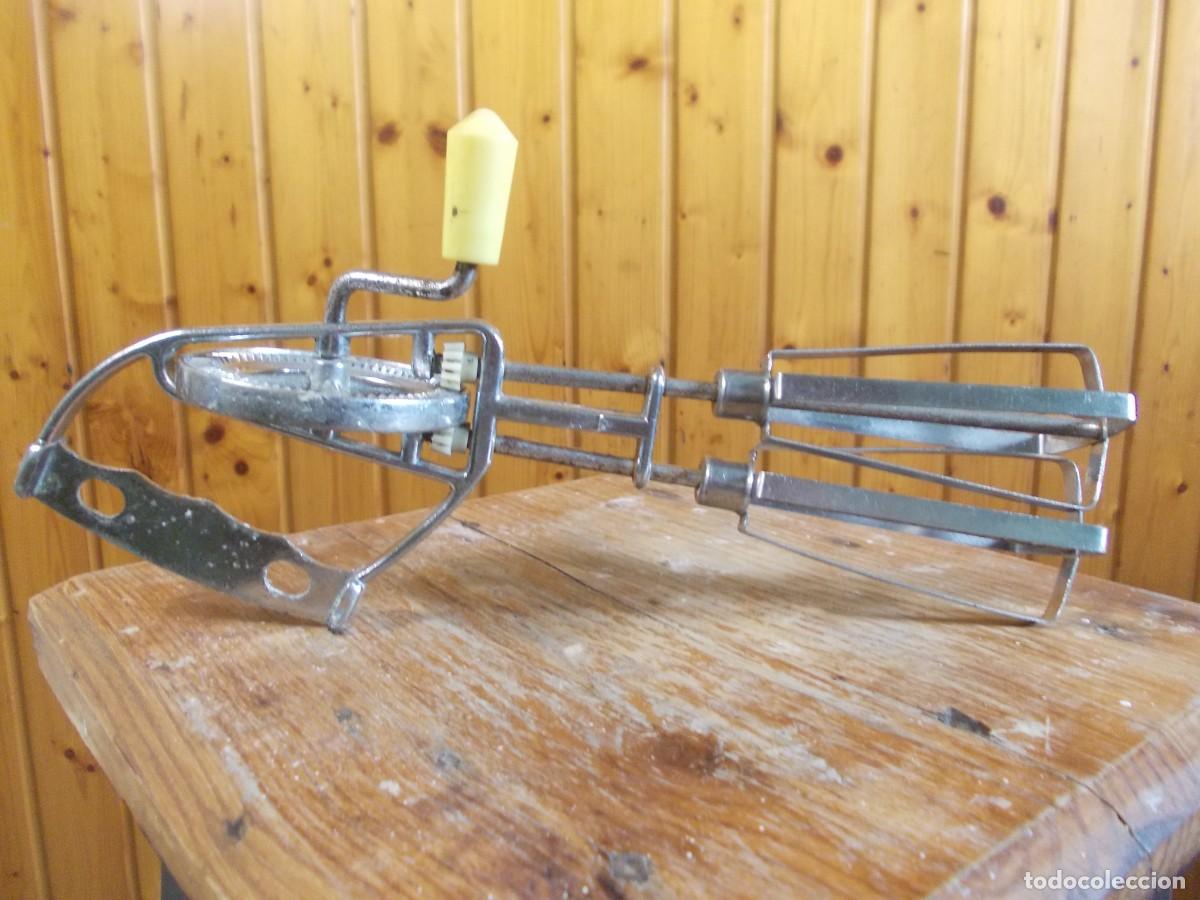 Antig&uuml;edades: Batidor manual vintage de cocina. Mezclador de manivela en acero inoxidable ideal para decoraci&oacute;n