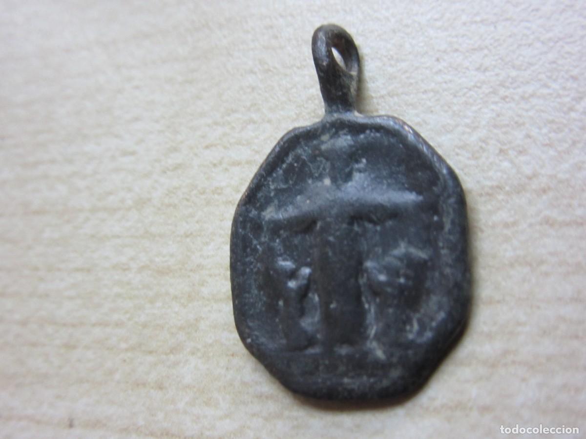 Antig&uuml;edades: Medalla de Nuestra Sra. de la Merced S XVIII Bronce Medidas2,3 x 1,4 cm