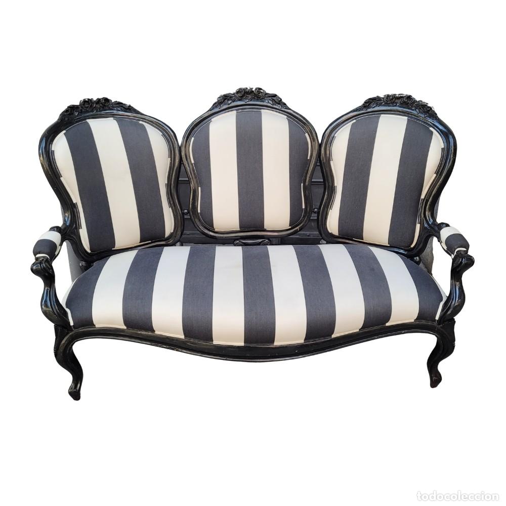 Antig&uuml;edades: Tresillo / Canap&eacute; / Sof&aacute; tapizado a rayas, madera ebonizada, Napole&oacute;n III, f. s. XIX - Francia