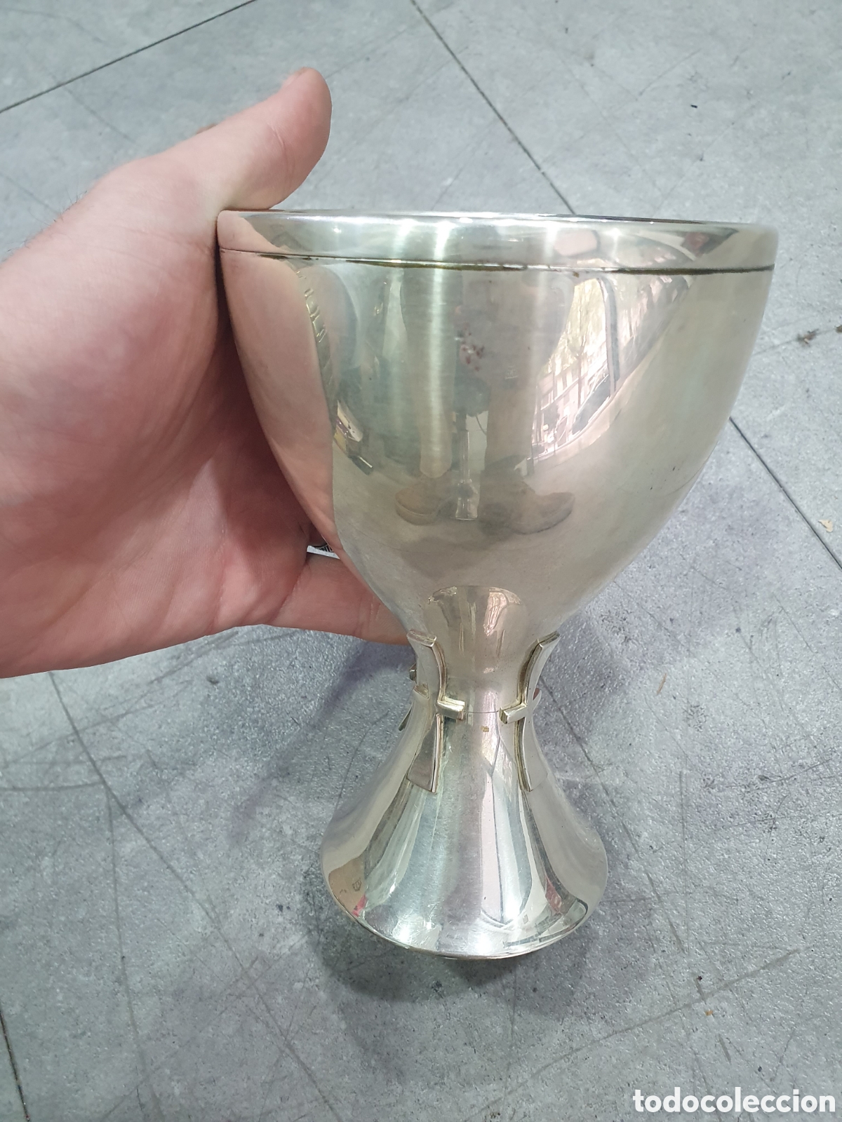 Antig&uuml;edades: Antiguo caliz en metal plateado. S. XX. (L98)