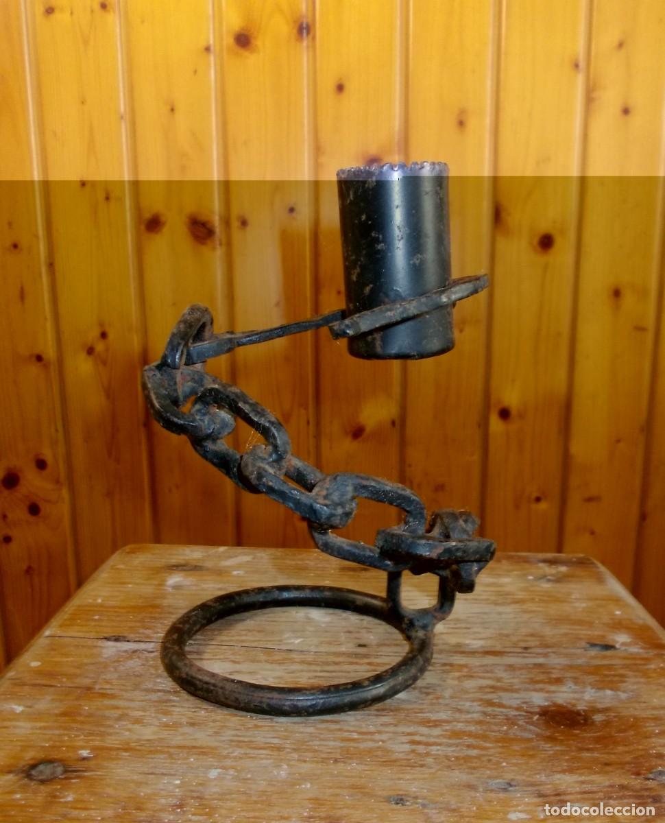 Antig&uuml;edades: Antigua pieza de hierro forjado con cadena. Objeto r&uacute;stico decorativo ambientes vintage
