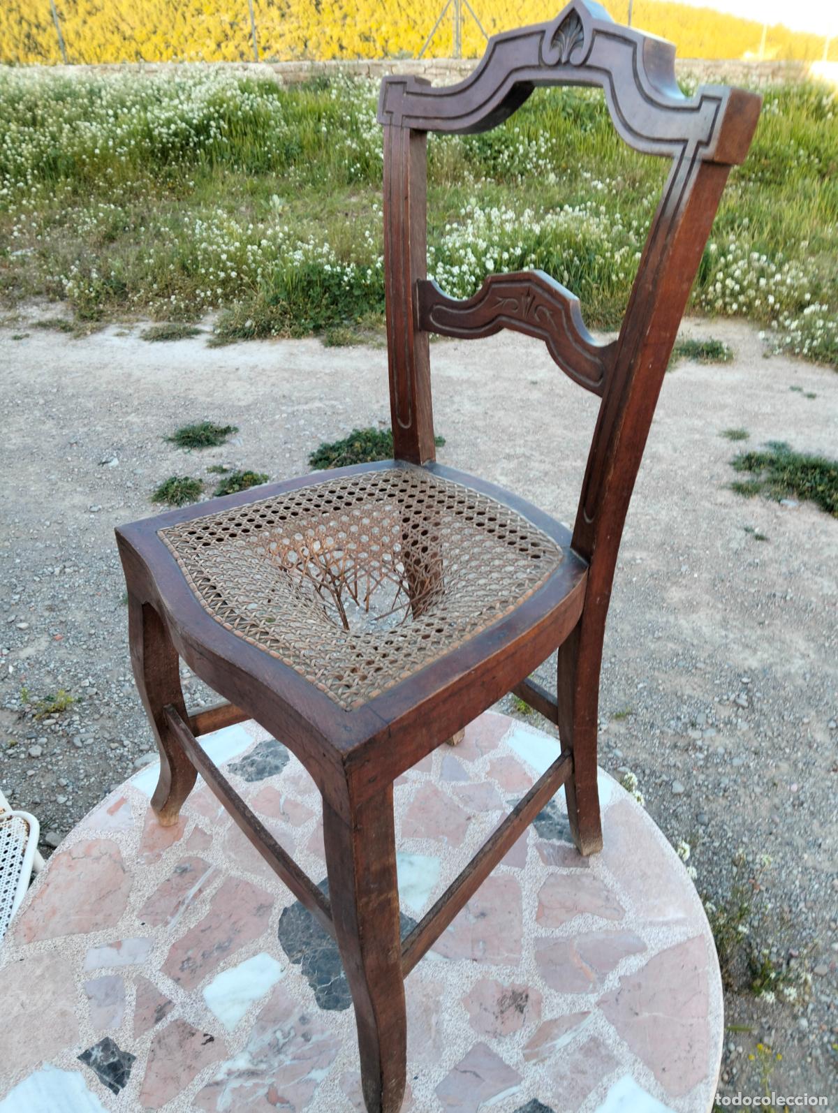 Antig&uuml;edades: Antigua silla de madera tallada estilo Alfonsino de caoba y rejilla finales Siglo XIX